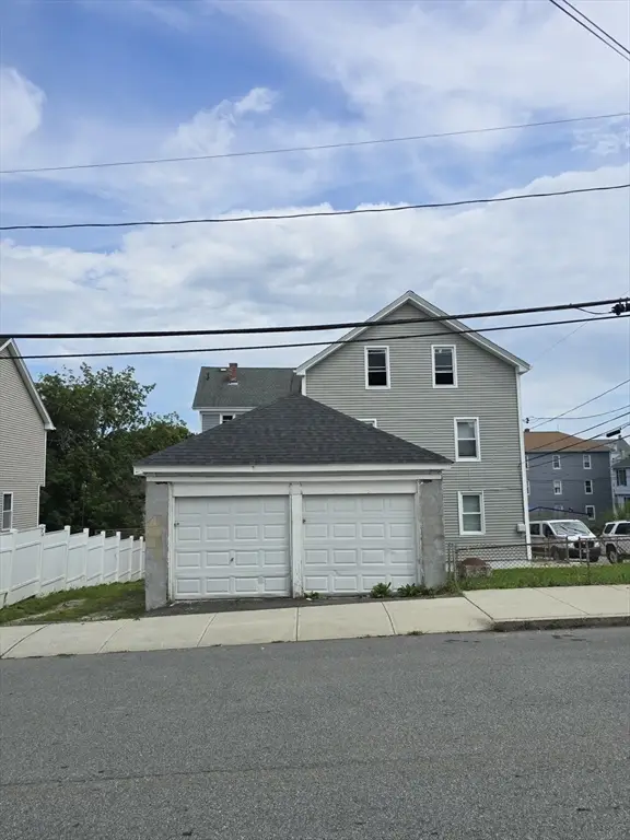 292 Tecumseh St, Fall River, MA 02721