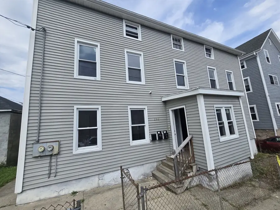 292 Tecumseh St, Fall River, MA 02721 - #3