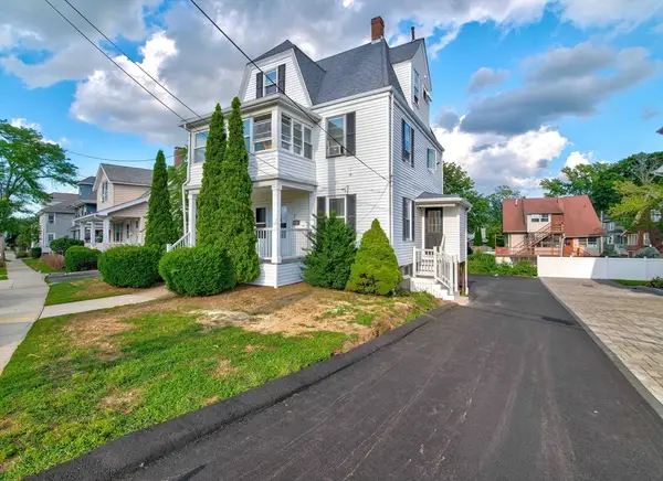 9 Vassall St, Quincy, MA 02170
