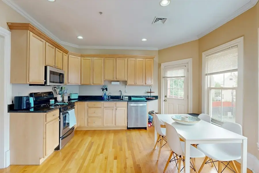 561 Broadway #A2, Somerville, MA 02145 - #3
