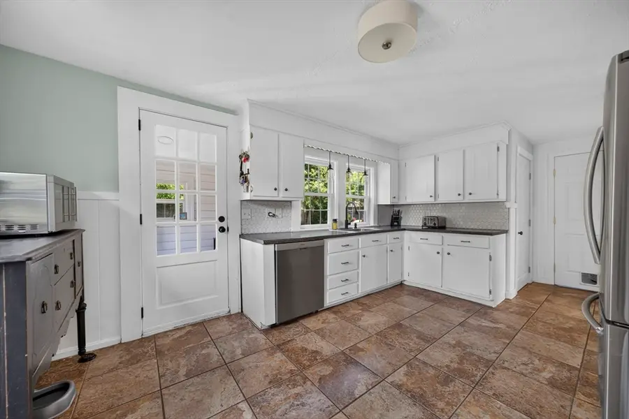 37 Acorn St, Middleboro, MA 02346 - #3