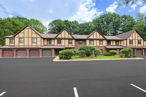 14 Rainbow Pond Dr #B2, Walpole, MA 02081