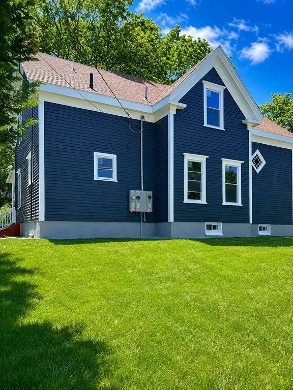81 Oak St, Middleboro, MA 02346