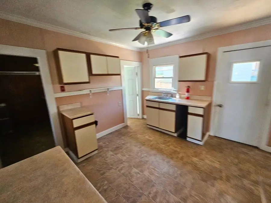 186 Burbank St, Pittsfield, MA 01201 - #3