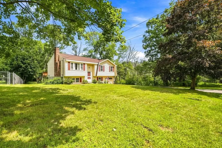4 Picadilly St, Upton, MA 01568 - #1