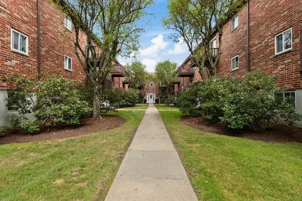 38 Westgate Rd #1, Boston, MA 02467