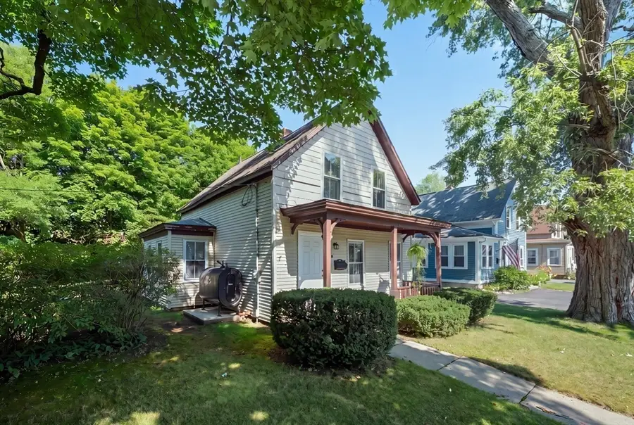 8 Park St, Oxford, MA 01540 - #3