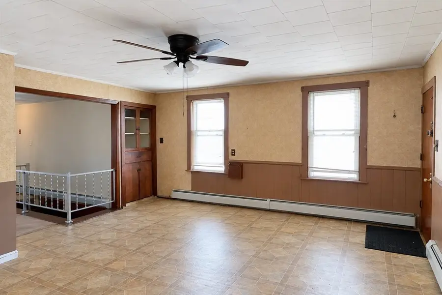 34 Everett St, Fall River, MA 02723 - #3