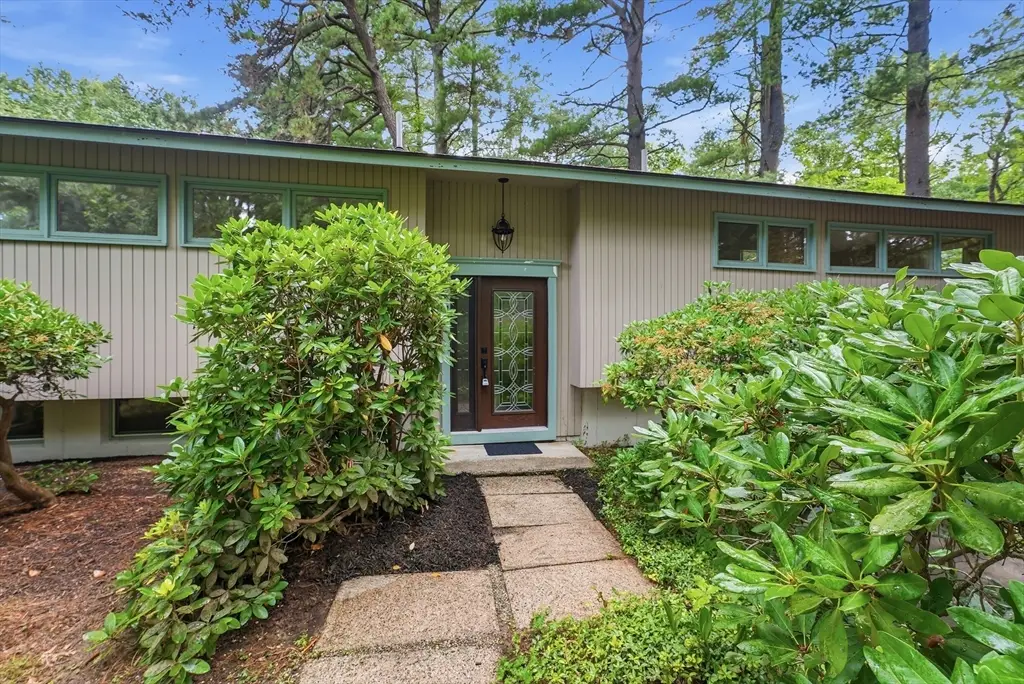 9 Flintlock Ln, Amherst, MA 01002 - #1