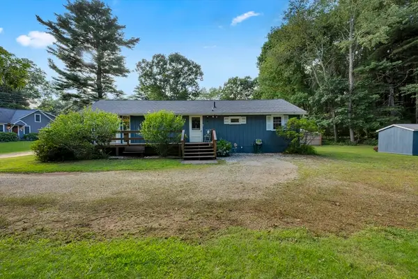 8 Shore Dr., Holland, MA 01521