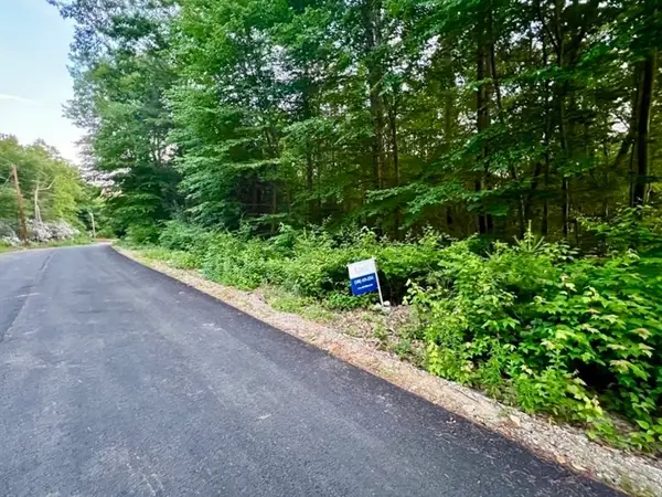 13W Old Country Rd, Wales, MA 01081
