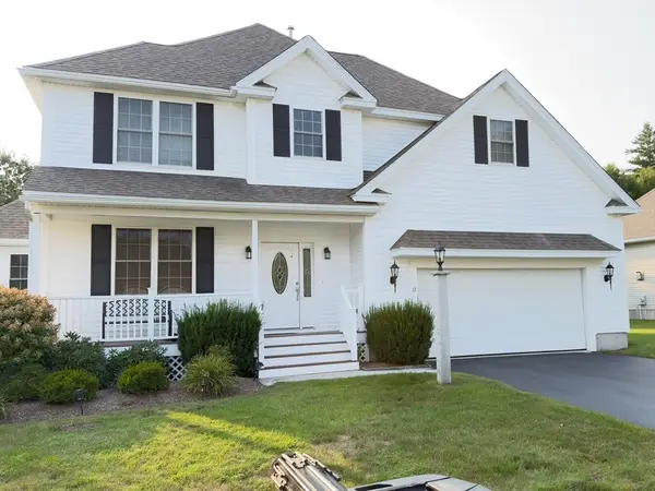 17 Stone Castle Dr #17, Methuen, MA 01844