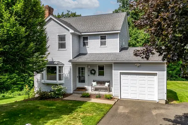 8 Cobb Ln, Belchertown, MA 01007