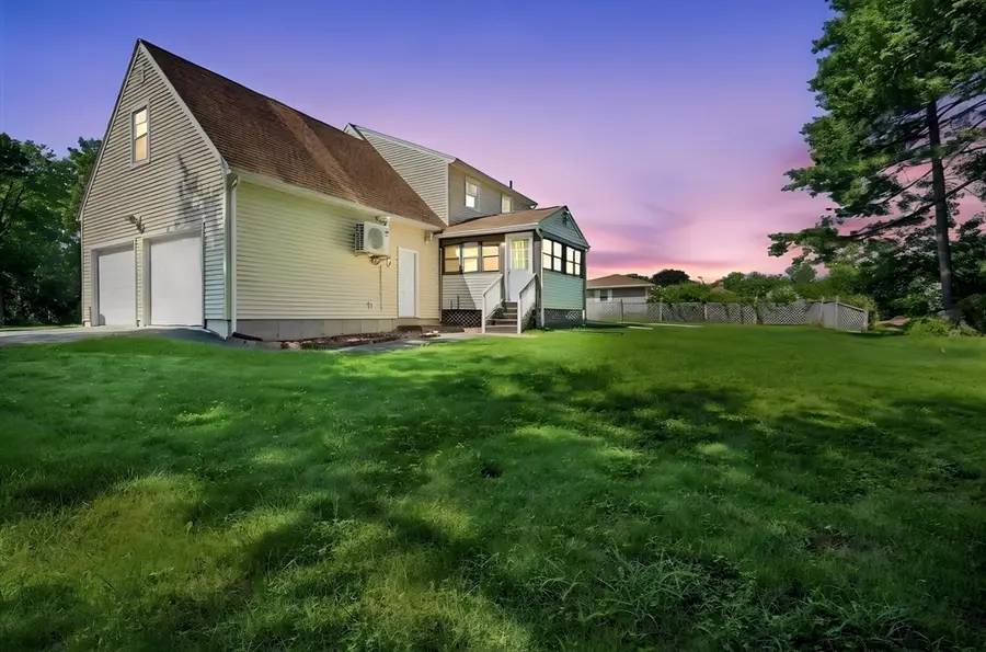 38 Green Meadow Ln, West Springfield, MA 01089 - #3
