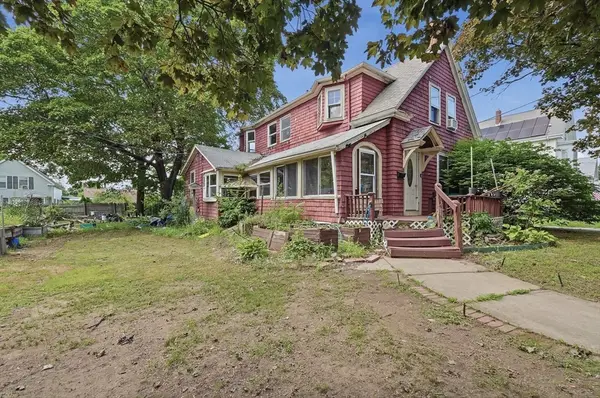 18 Linfield St, Holbrook, MA 02343