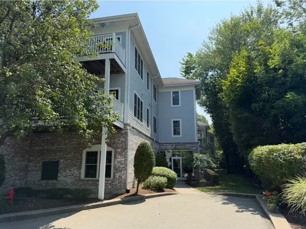 21 Rockland St #E, Canton, MA 02021
