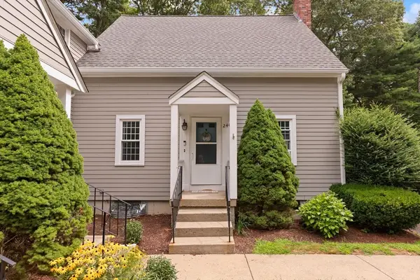 240 Twin Lakes Dr #240, Halifax, MA 02338