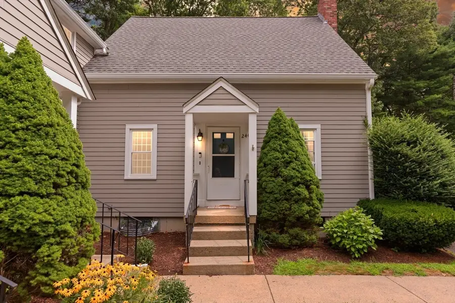 240 Twin Lakes Dr #240, Halifax, MA 02338 - #2