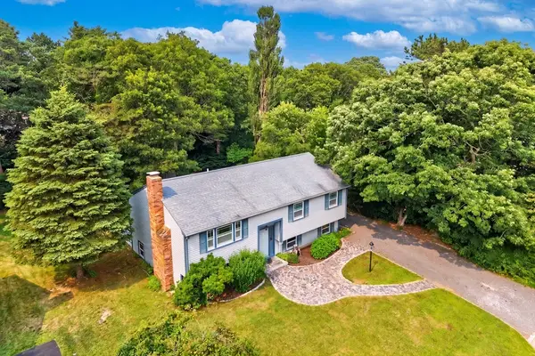 106 Tanglewood Dr, Falmouth, MA 02536