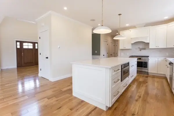 18 Cooper Rd, Seekonk, MA 02771