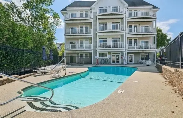 614 Pond St #1101, Braintree, MA 02184