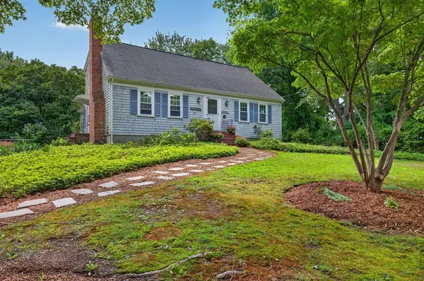 24 Railroad Ave, Taunton, MA 02780