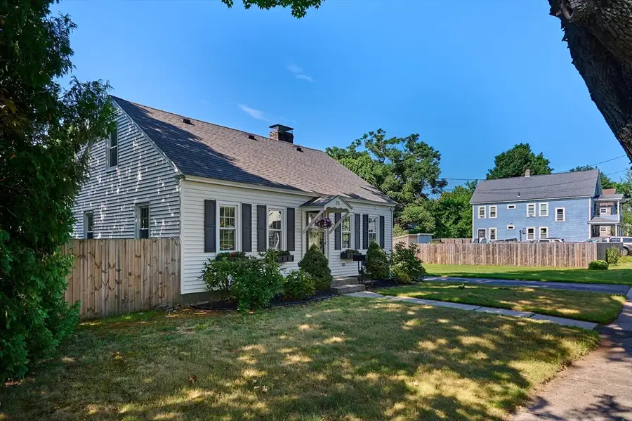 26 Smith St, Greenfield, MA 01301 - #3