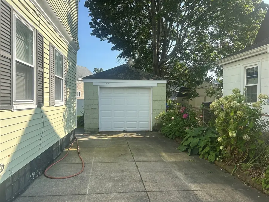 28 Gosnold St, New Bedford, MA 02740 - #3