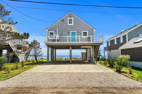 4 Union Ave, Mattapoisett, MA 02739