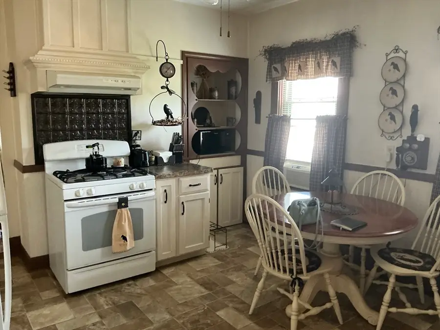 14 Kilmer Ave, Taunton, MA 02780 - #3
