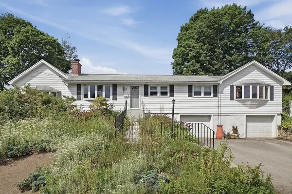 11 Farmington Circle, Marlborough, MA 01752