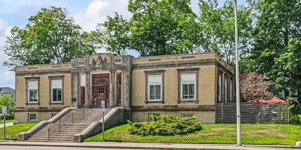 705 Southbridge St #A, Worcester, MA 01610