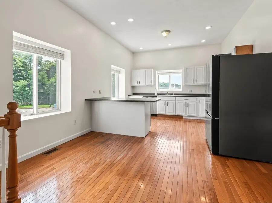 705 Southbridge St #A, Worcester, MA 01610 - #3