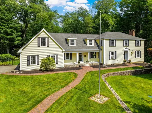 17 Townsend Road, Lynnfield, MA 01940