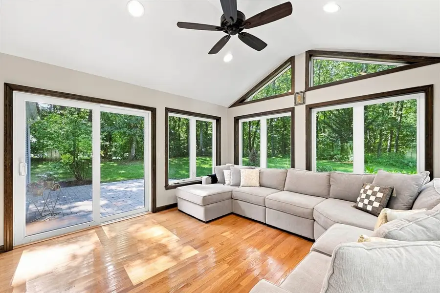 76 Mohawk Dr, Longmeadow, MA 01106 - #3