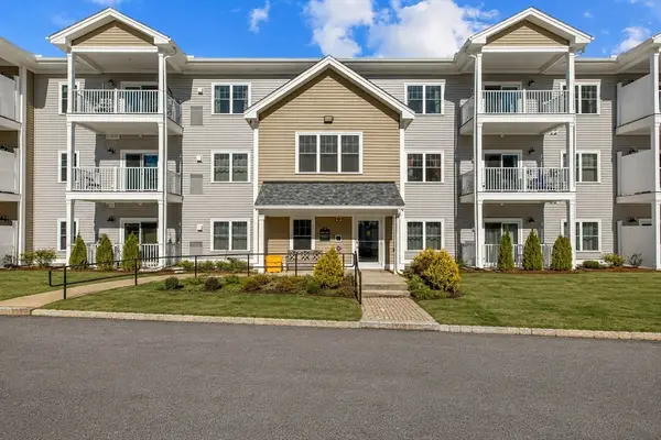3211 Briarwood Village #3211, Clinton, MA 01510