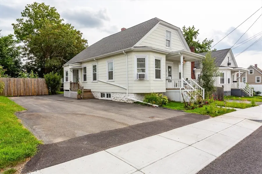 44 Slocum St, Acushnet, MA 02743 - #3