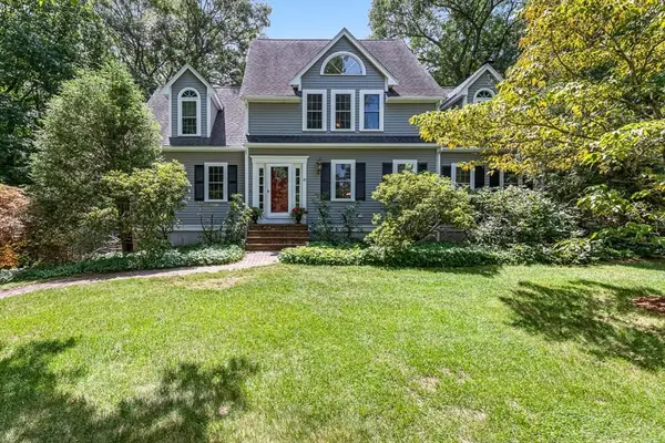 85 Comstock Dr, Wrentham, MA 02093