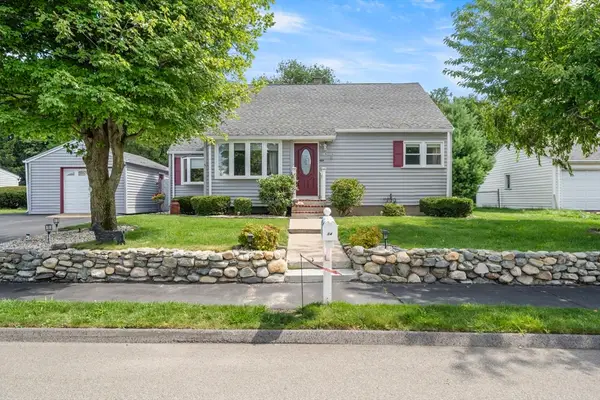 14 Richard Cir, Woburn, MA 01801