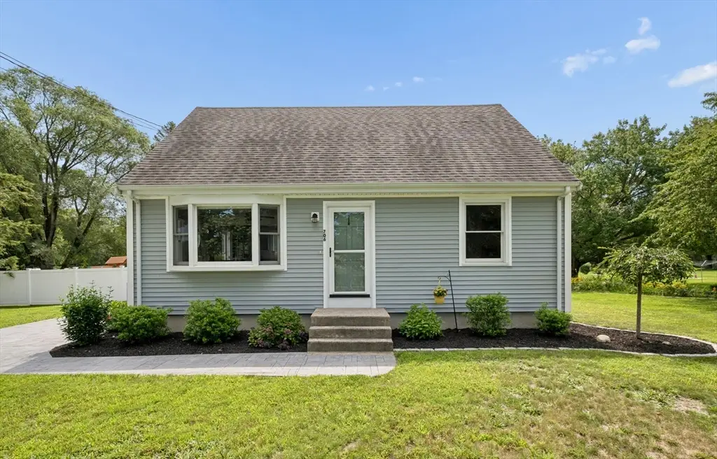 706 Russells Mills Rd, Dartmouth, MA 02748 - #1