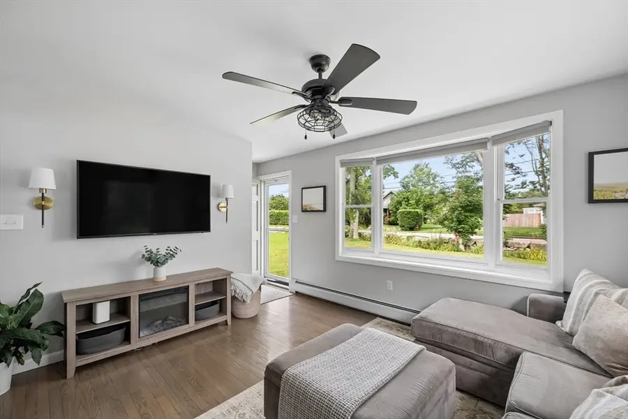 706 Russells Mills Rd, Dartmouth, MA 02748 - #2