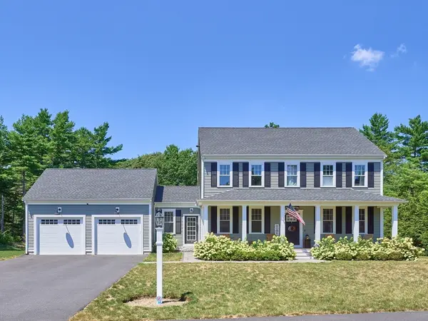 25 Cobblestone Ln, Middleboro, MA 02346