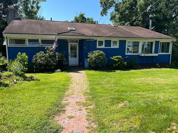 41 Iroquois Street, Worcester, MA 01602