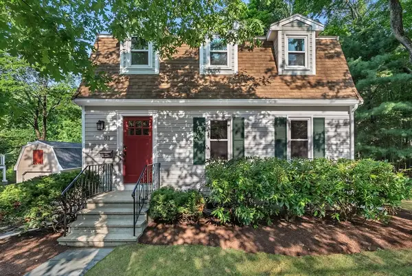 81 Seaver St, Wellesley, MA 02481