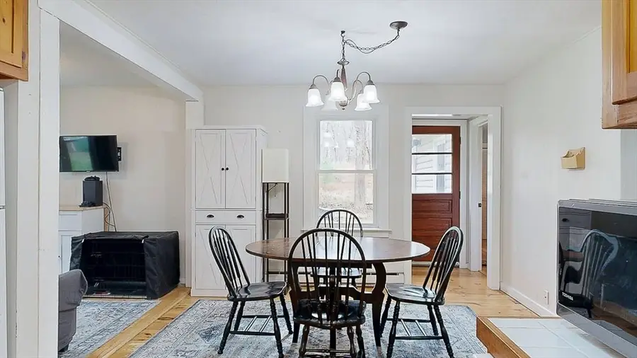 8 Juniper St, West Brookfield, MA 01585 - #3