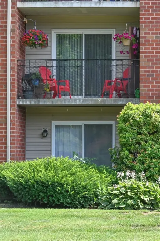 24 Maple Crest Cir #F, Holyoke, MA 01040 - #3