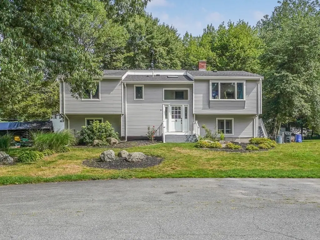 37 Slade St, Swansea, MA 02777 - #1