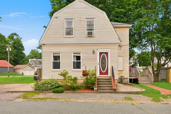 10 Sumner Ave, Middleboro, MA 02346