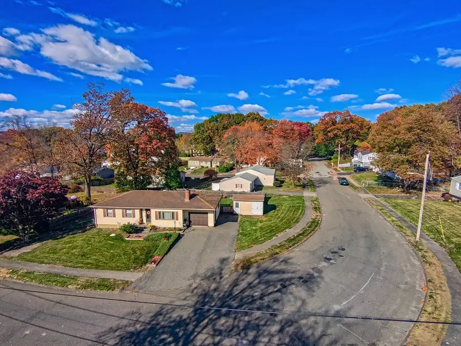 68 Parenteau Dr, Chicopee, MA 01020 - #2