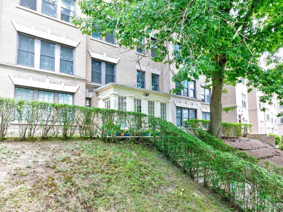 1584 Beacon St #A, Brookline, MA 02446 - #2